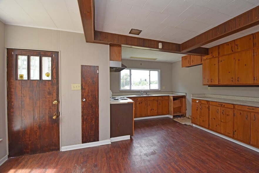 More Photos Of 829 Ohio Pike, Cincinnati Office For Lease