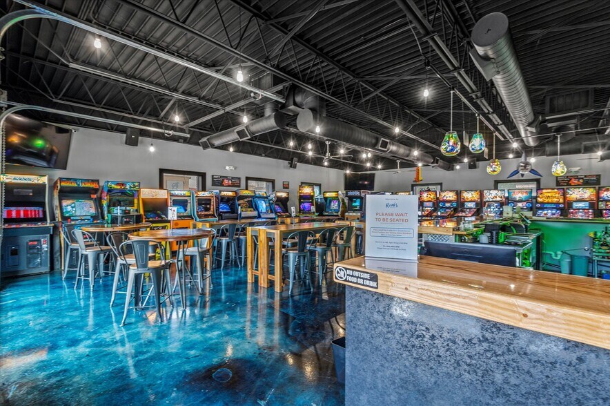 More Photos Of 622 SE Frank Phillips Blvd, Bartlesville Restaurant For Sale