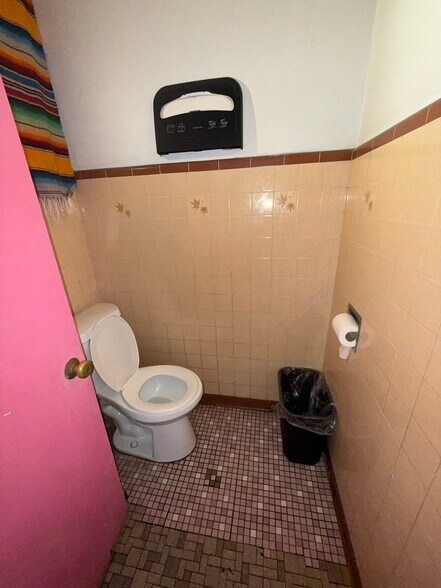 More Photos Of 3 S Wood St, Salinas Storefront Retail Residential For Sale