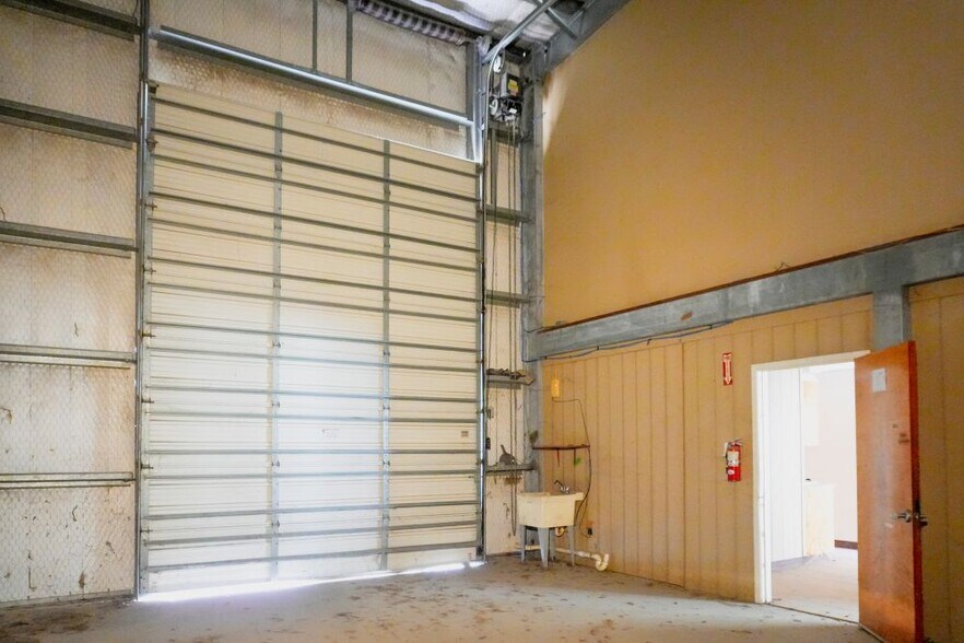 More Photos Of 961 Savage Ln, Corpus Christi Service For Sale
