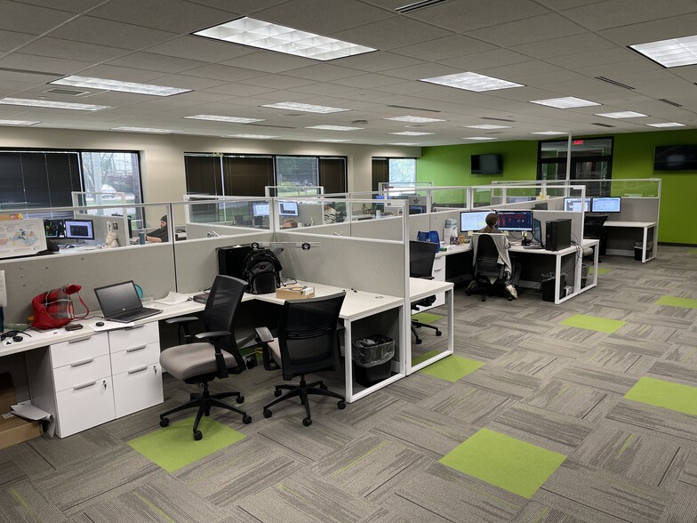 More Photos Of 11492 Bluegrass Pky, Louisville Office For Lease