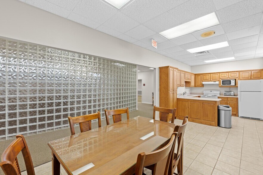 More Photos Of 1016 Everee Inn Rd, Griffin Business Park For Sale