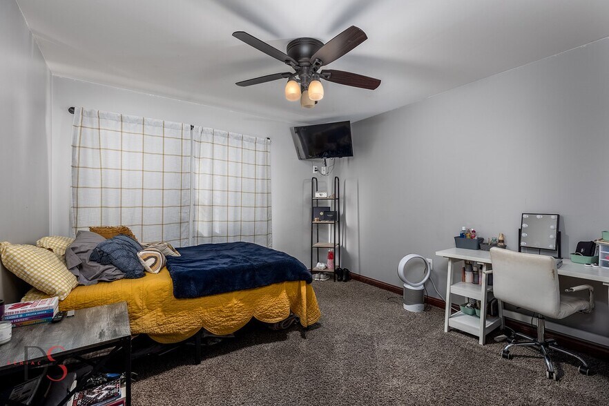 More Photos Of 611 E Dayton Rd, Ottawa Warehouse For Sale