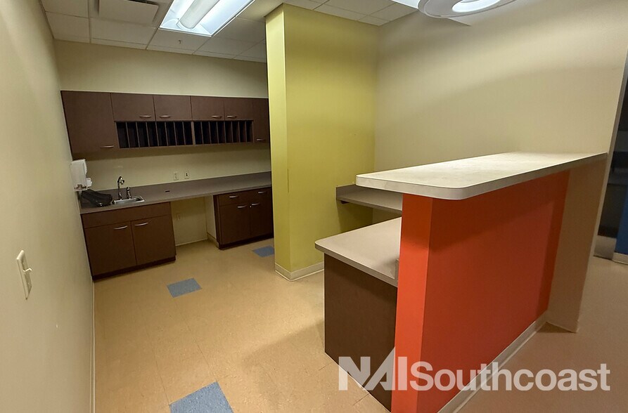 More Photos Of 955 10th Ave N, Naples Medical For Lease