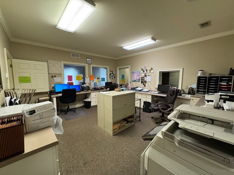 More Photos Of 1001 Fernwood Dr, Milledgeville Medical For Sale