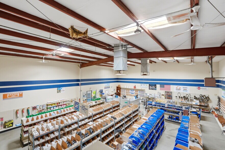 More Photos Of 1260 Buttonwillow Ave, Reedley Warehouse For Sale