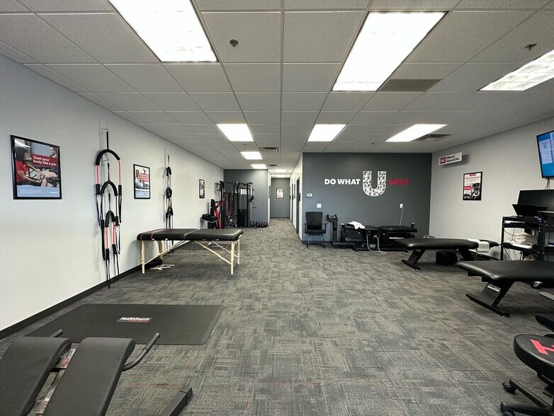 More Photos Of 2200-2238 Commerce Blvd, Mound Storefront For Lease