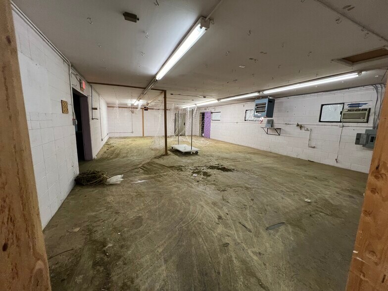 More Photos Of 5309 Rogue River Hwy, Rogue River Warehouse For Sale