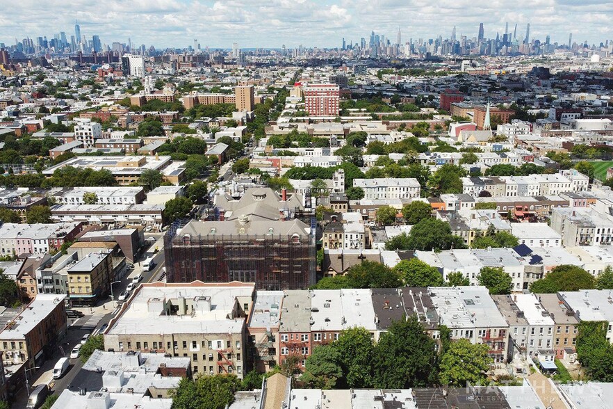 More Photos Of 252 Cornelia St, Brooklyn Multifamily For Sale