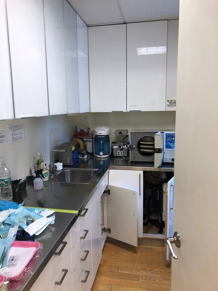 More Photos Of 20 E 46th St, New York Office For Lease