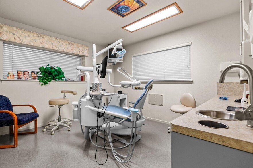 More Photos Of 2081 Victor Ave, Redding Office For Sale