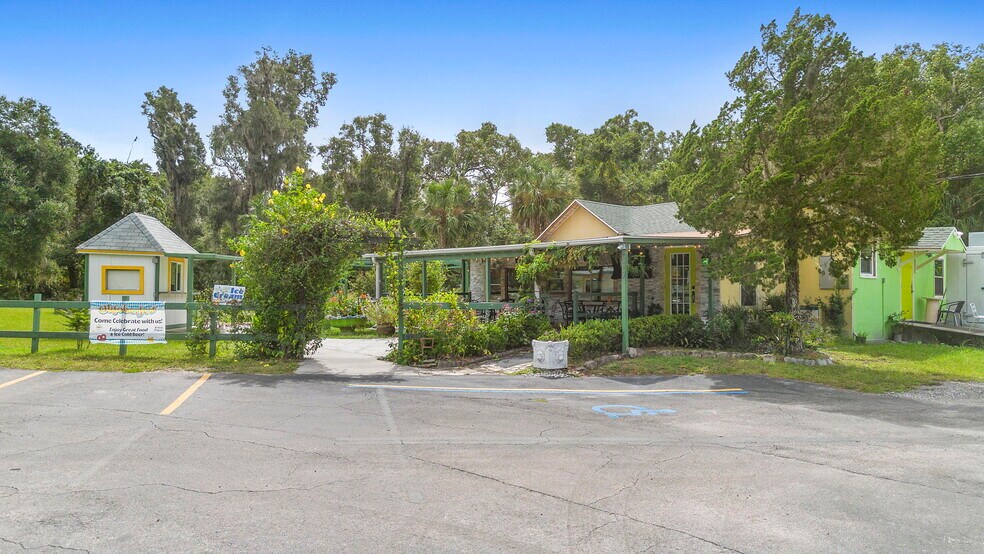 More Photos Of 4630 US Highway 17, De Leon Springs Restaurant For Sale