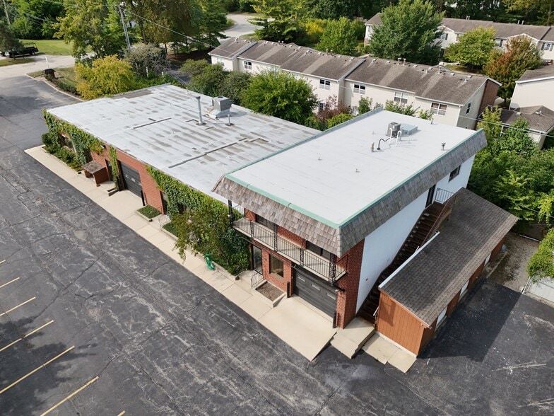 More Photos Of 100 N Skokie Hwy, Lake Bluff Warehouse For Lease