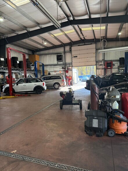 More Photos Of 1460 Pleasant St, Bridgewater Auto Dealership For Sale