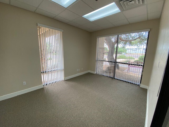 More Photos Of 7440 E Karen Dr, Scottsdale Service For Lease