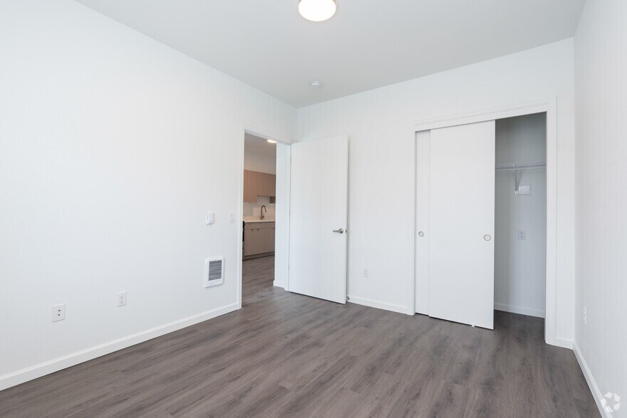 More Photos Of 2171 N Rosa Parks Way, Portland Apartments For Sale