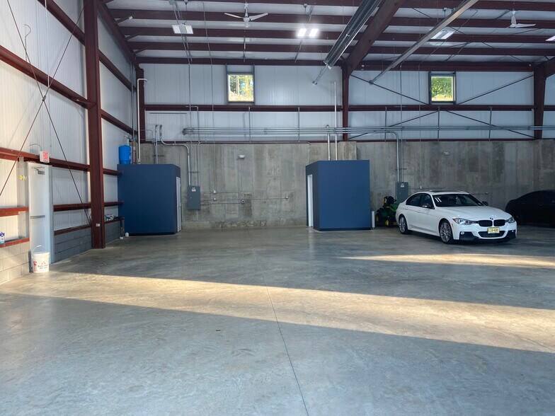 More Photos Of 173 Stanhope Sparta Rd, Andover Warehouse For Lease