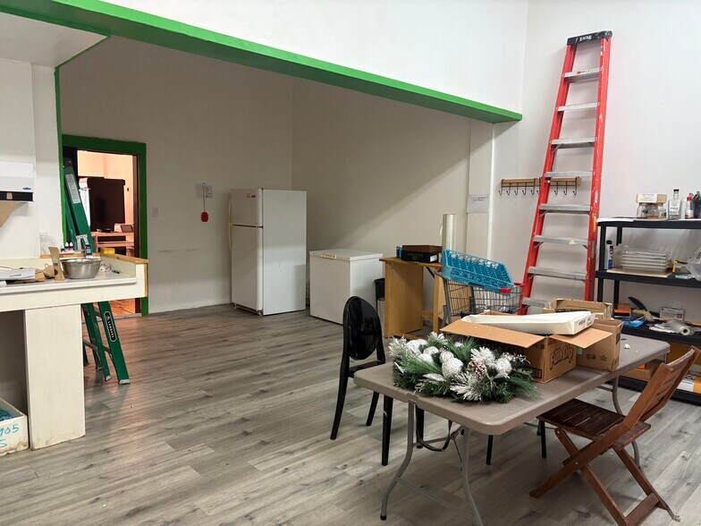 More Photos Of 1835-1841 Rue Ontario E, Montréal Storefront Retail Residential For Lease