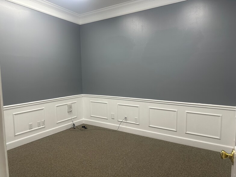 More Photos Of 9600 Sunbeam Center Dr, Jacksonville Office For Sale