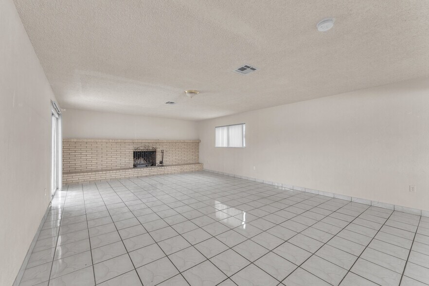 More Photos Of 2130 E Maule Ave, Las Vegas Land For Lease