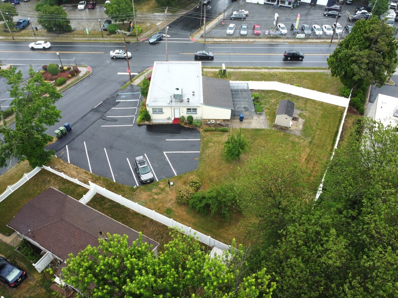 More Photos Of 317 Highway 35 N, Neptune City Veterinarian Kennel For Sale