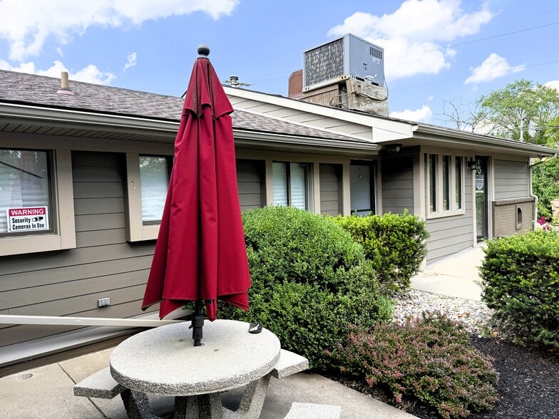 More Photos Of 5685 Highland Rd, Waterford Medical For Sale