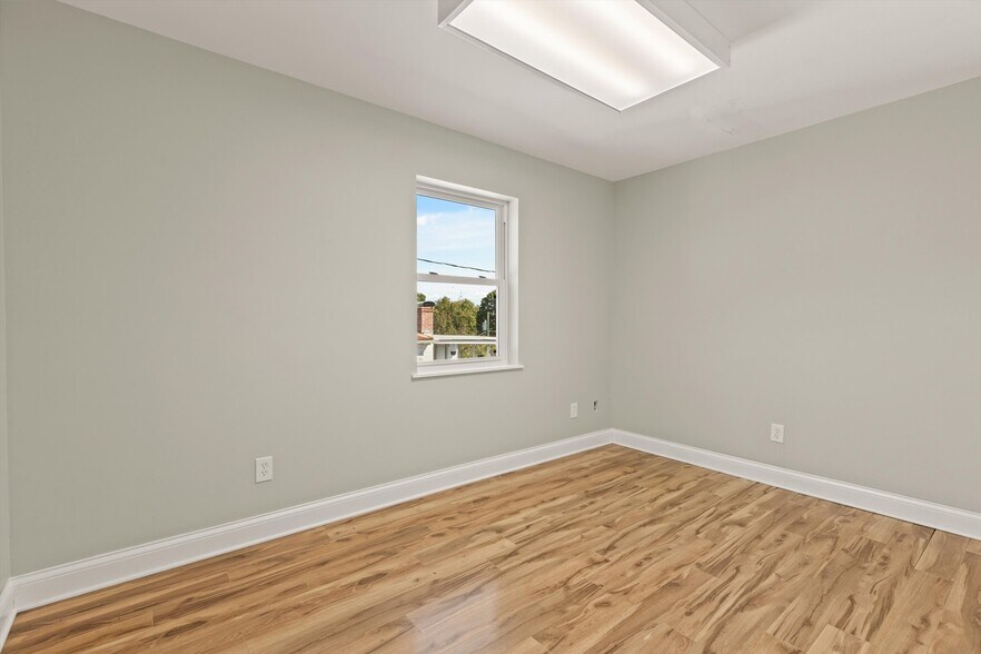 More Photos Of 700 Grove St, Loudon Office For Sale