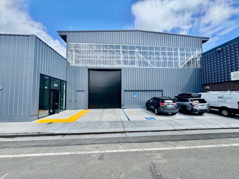 More Photos Of 2421 Blanding Ave, Alameda Manufacturing For Sale