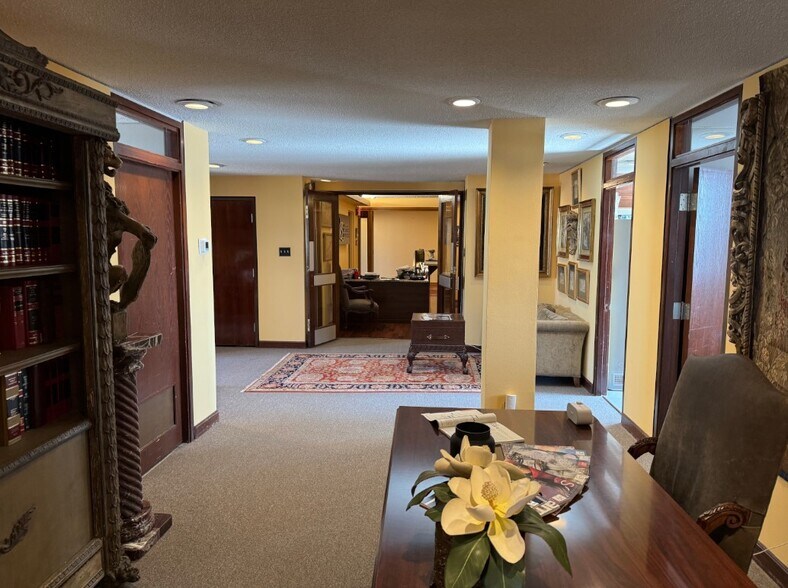 More Photos Of 212 Center St, Little Rock Office For Sale