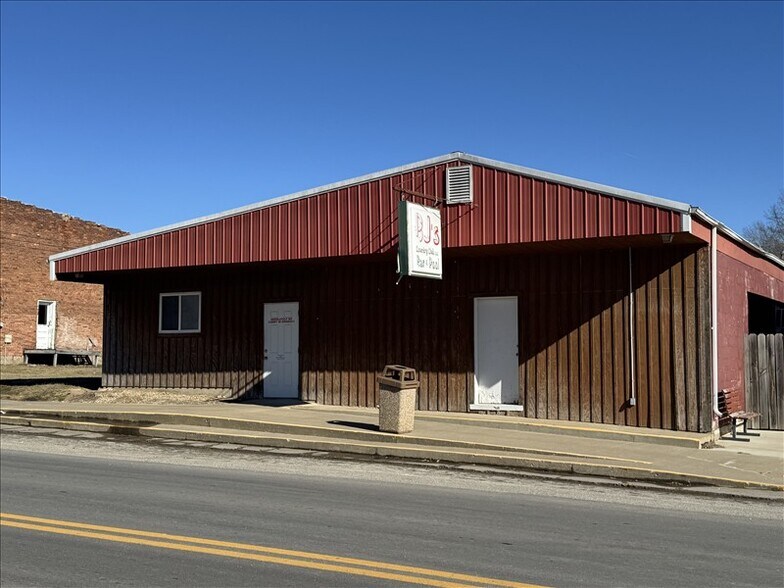 More Photos Of 205 N Macon St, Bevier Restaurant For Sale