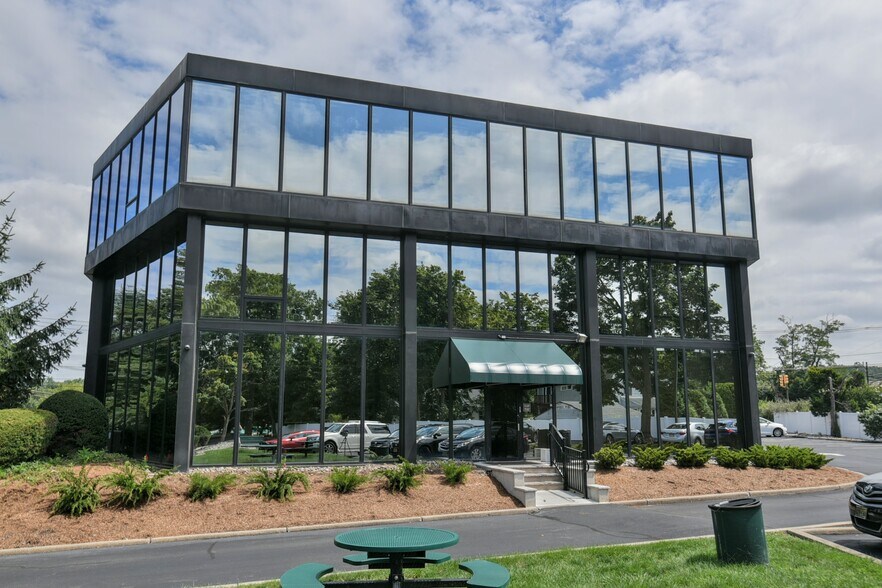 More Photos Of 545 Island Rd, Ramsey Medical For Lease