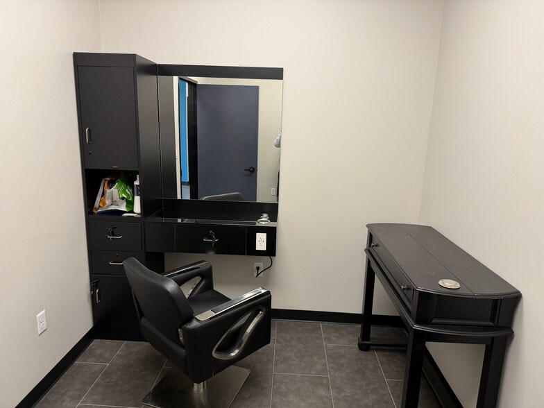 More Photos Of 285 Ed English Dr, Shenandoah Freestanding For Lease