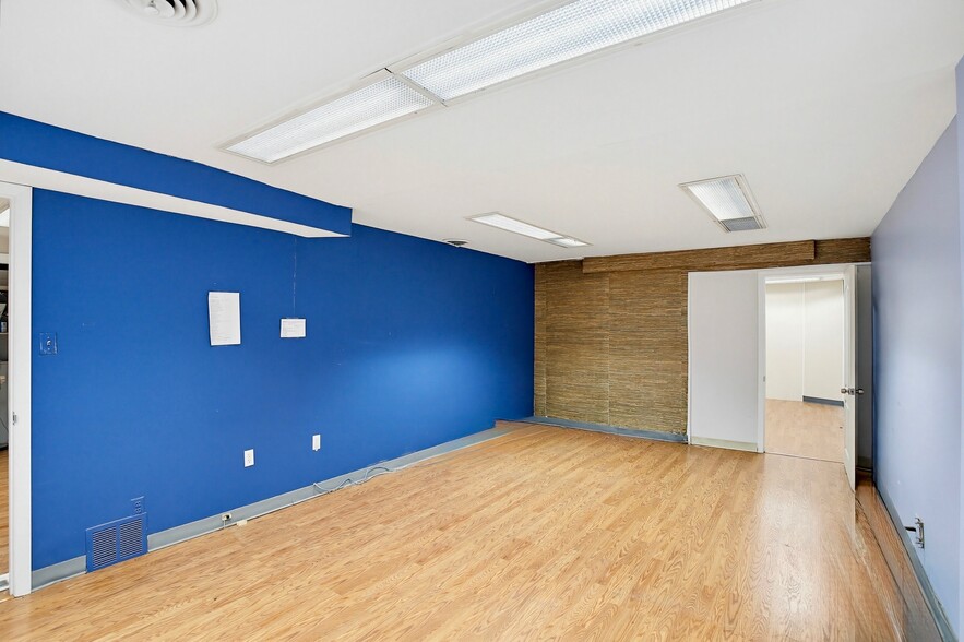 More Photos Of 14 W Saratoga St, Baltimore Office For Sale