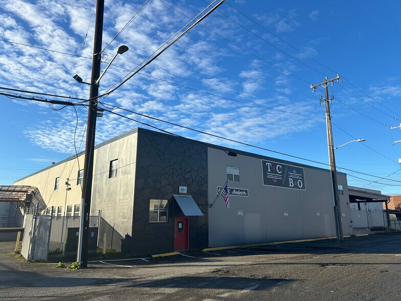 Primary Photo Of 601 S Andover St, Seattle Manufacturing For Sale