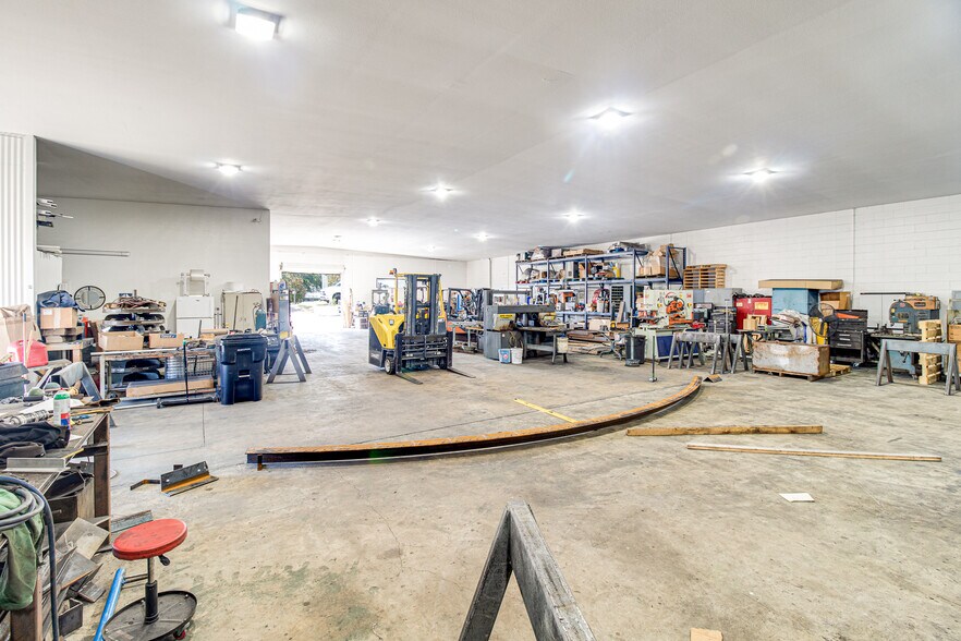More Photos Of 103 Highland St, Orange City Warehouse For Sale