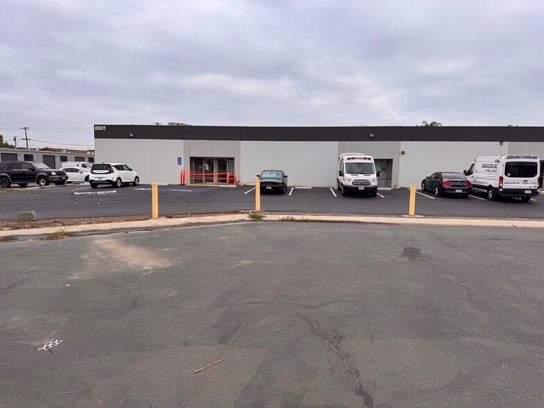 More Photos Of 8601-8611 Roland St, Buena Park Warehouse For Lease