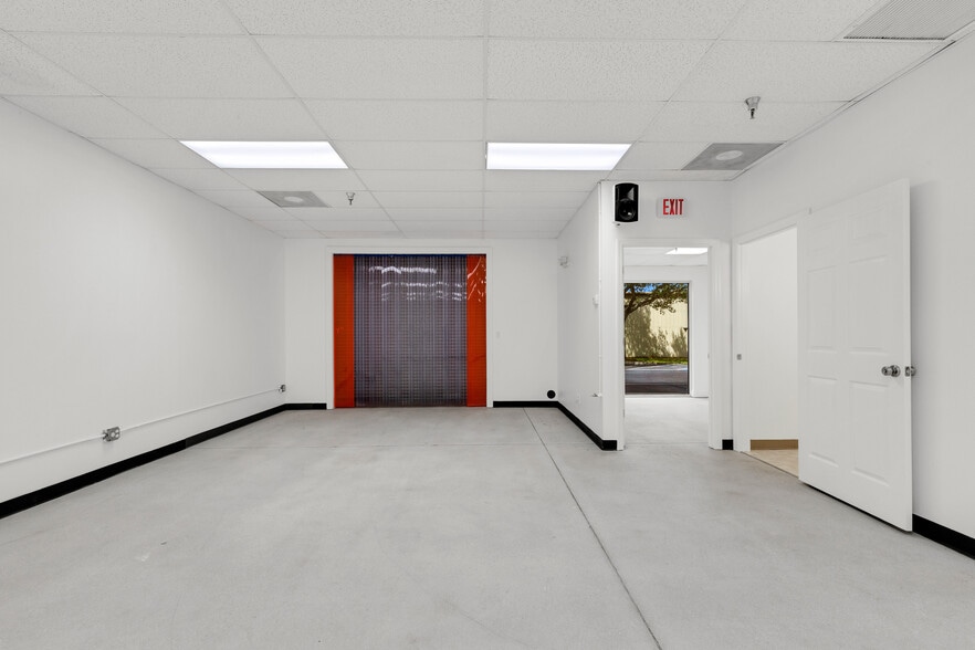 More Photos Of 1925-1963 Barber Rd, Sarasota Warehouse For Sale