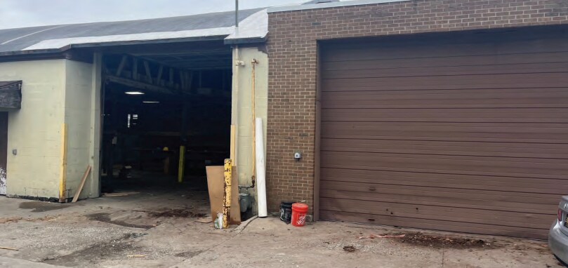 More Photos Of 241 W Randall St, Coopersville Warehouse For Lease