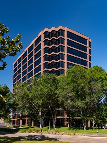 More Photos Of 2925 Briarpark Dr, Houston Office For Sale