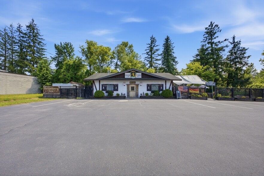 More Photos Of 352 Quaker Rd, Queensbury Restaurant For Sale