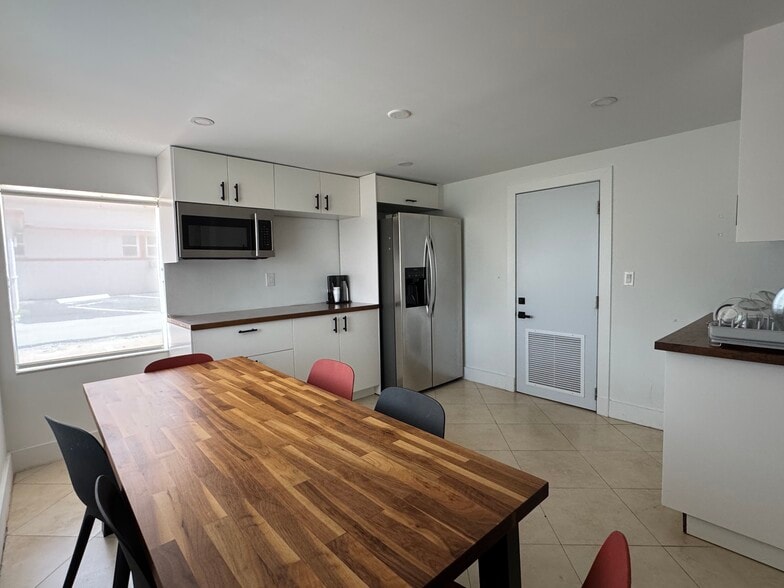 More Photos Of 1040 S Federal Hwy, Hollywood Office For Sale