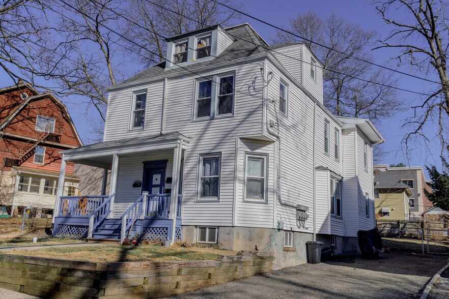 Primary Photo Of 15 Lakeview Pl, Verona Apartments For Sale