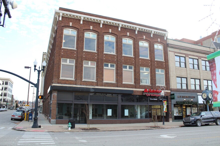 More Photos Of 949 3rd Ave, Huntington Storefront Retail Office For Lease