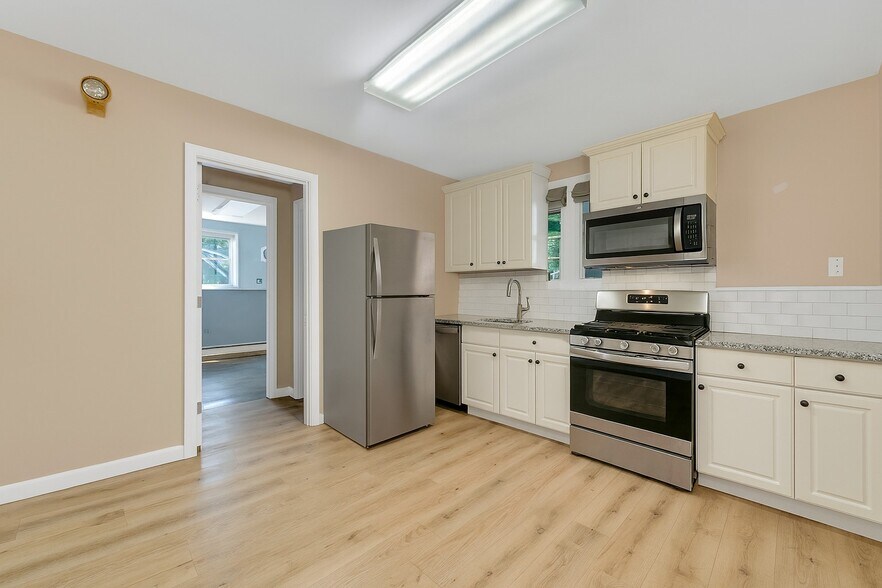 More Photos Of 77 Hancock Rd, Peterborough Flex For Sale