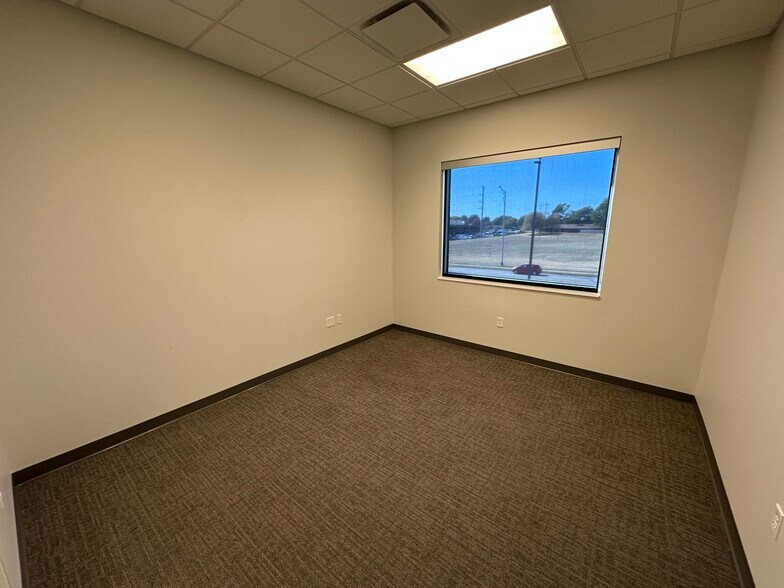More Photos Of 3100 S National Ave, Springfield Office For Lease