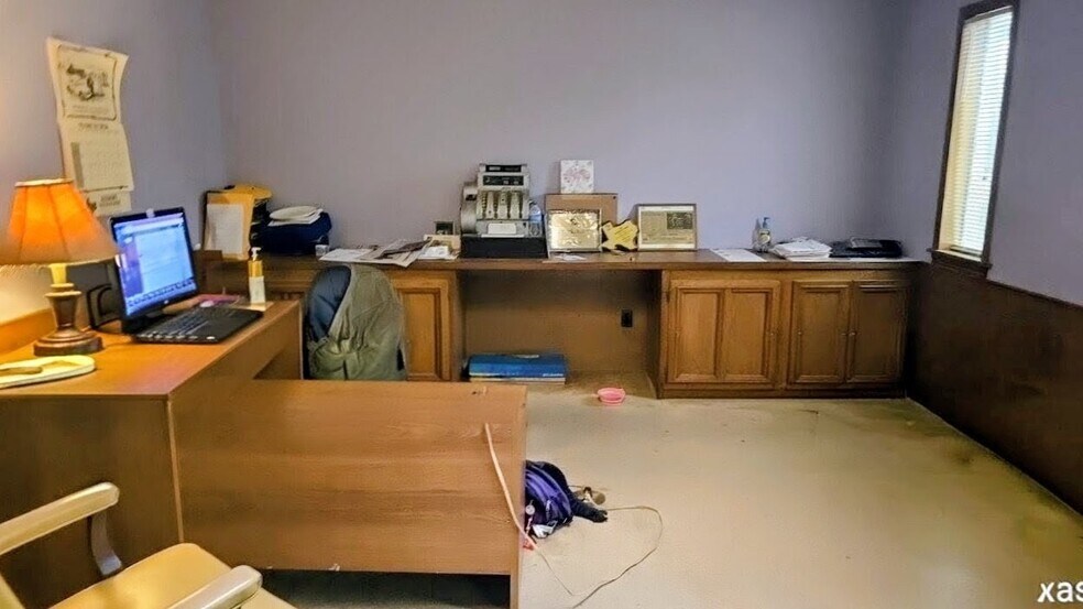 More Photos Of 212 N Church St, Jacksboro Warehouse For Sale