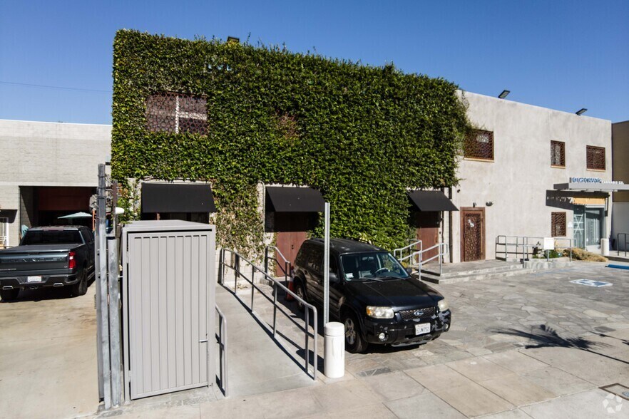 More Photos Of 13449-13453 Beach Ave, Marina Del Rey Warehouse For Lease