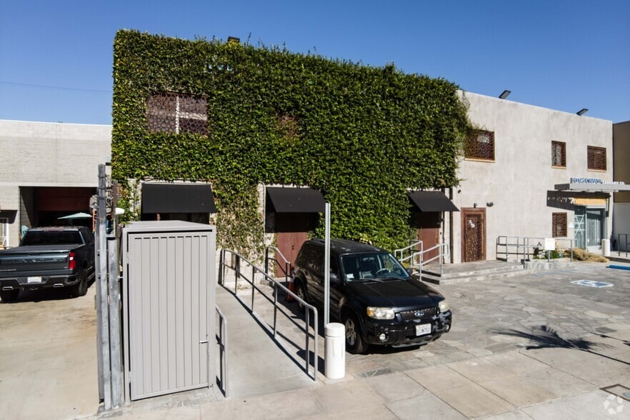 More Photos Of 13449-13453 Beach Ave, Marina del Rey Warehouse For Lease