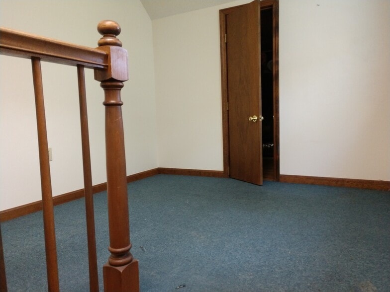 More Photos Of 34 Academy Hill Rd, Plainfield Office For Sale