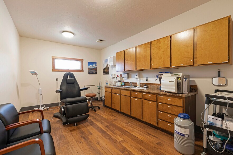 More Photos Of 401 W Main St, Stevensville Medical For Sale